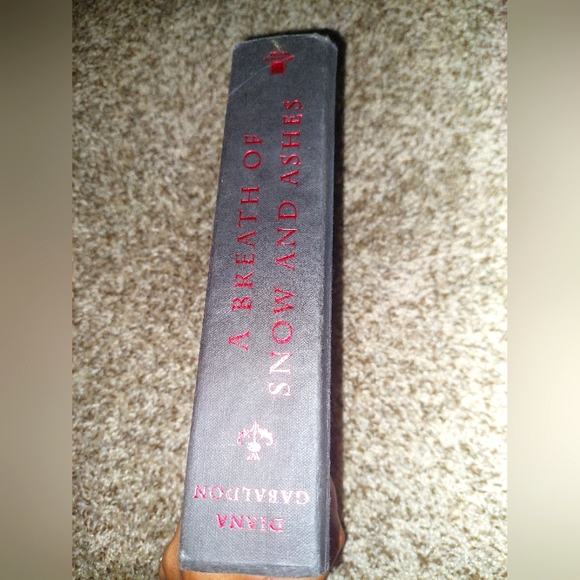 Book - A Breath of Snow and Ashes by Diana Gabaldon - Picture 1 of 3